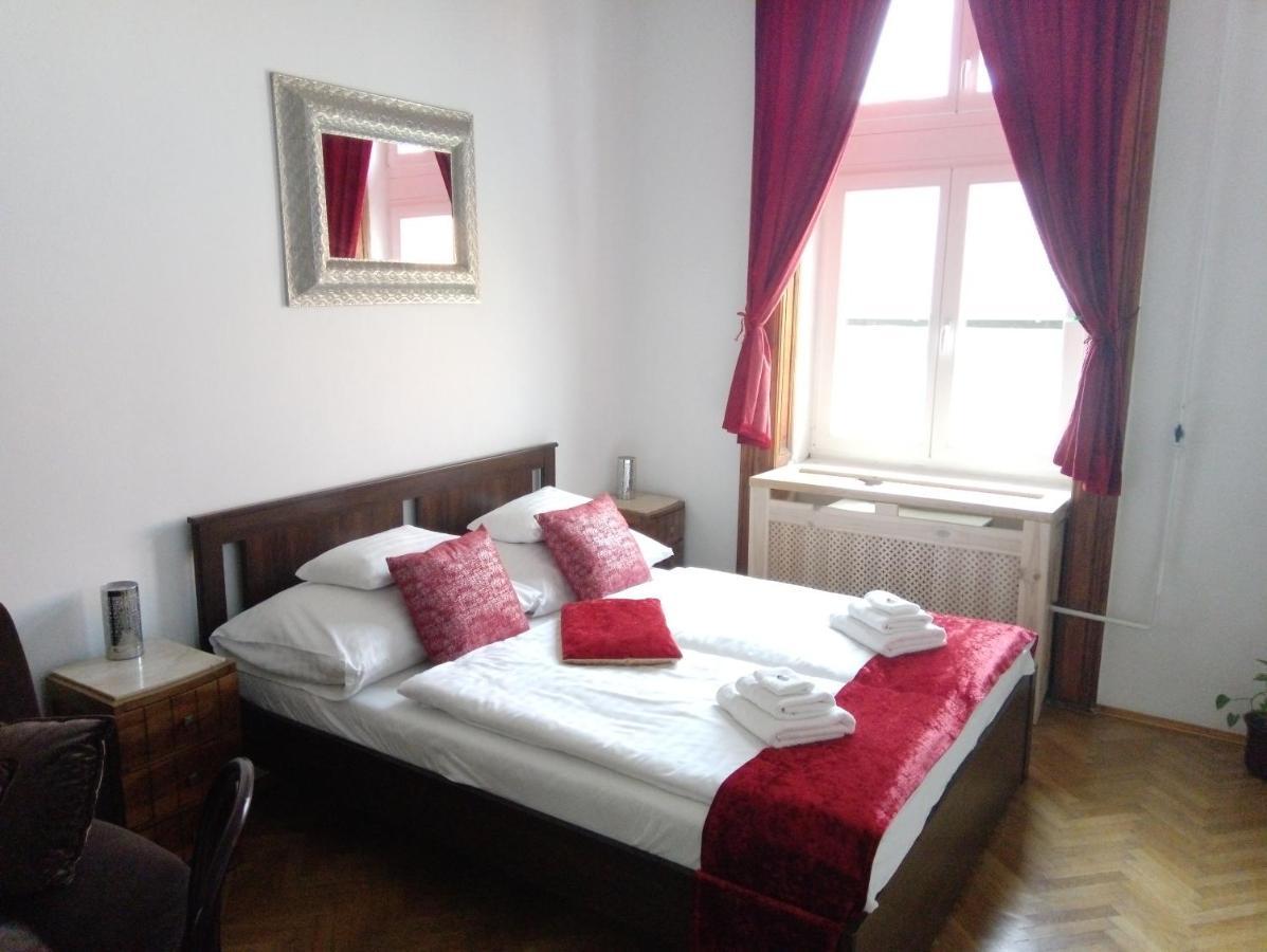 Classical Budapest Apartment In The Old Pest Zewnętrze zdjęcie