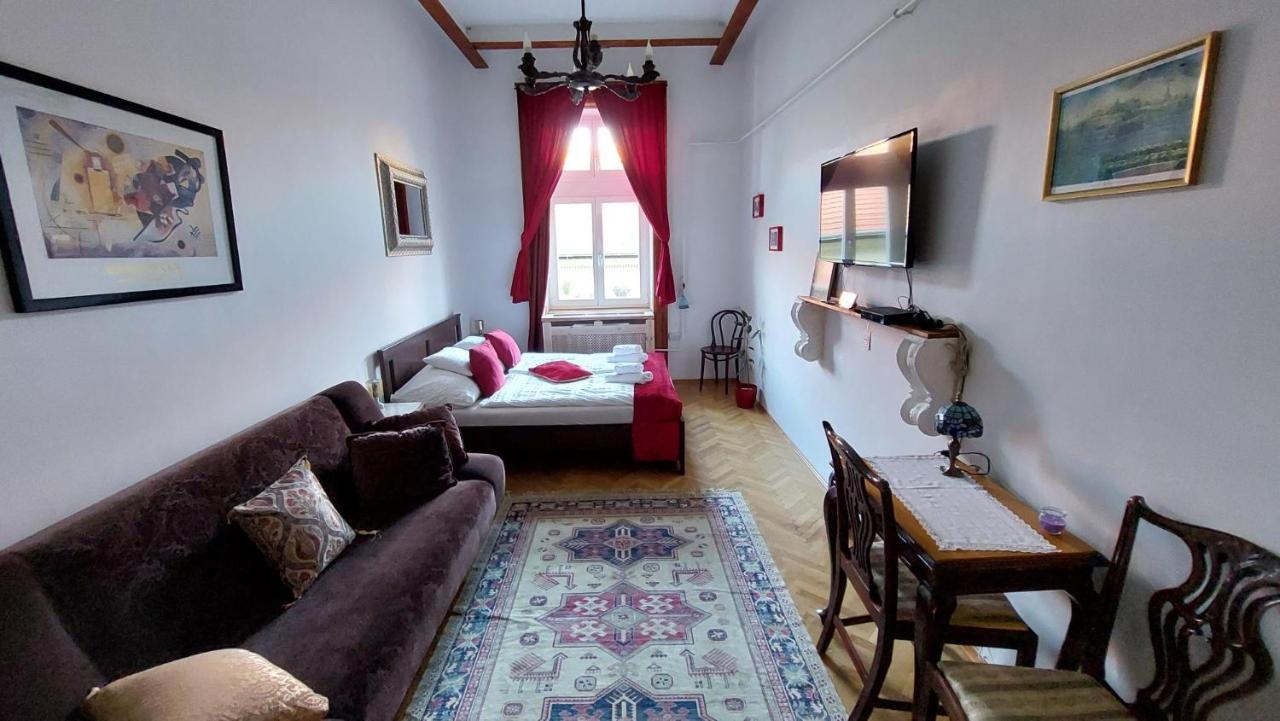 Classical Budapest Apartment In The Old Pest Zewnętrze zdjęcie