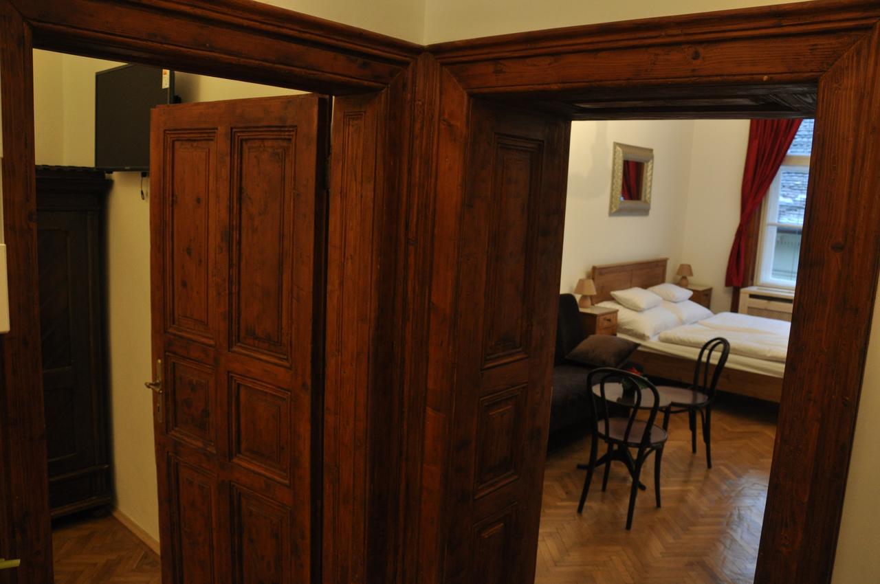 Classical Budapest Apartment In The Old Pest Zewnętrze zdjęcie