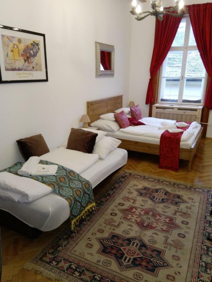 Classical Budapest Apartment In The Old Pest Zewnętrze zdjęcie